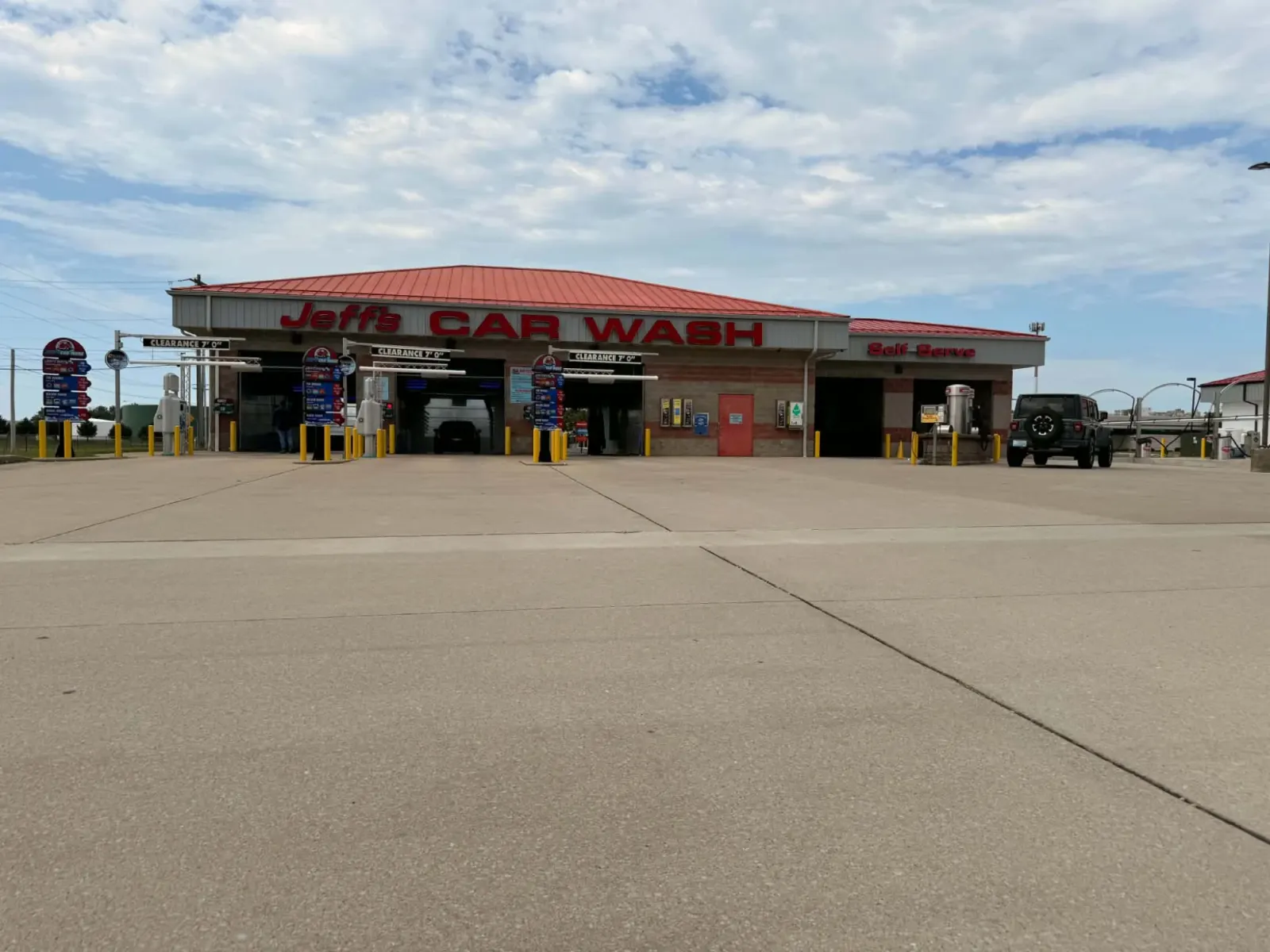 Jeff’s Car Wash building with automatic and self-serve bays